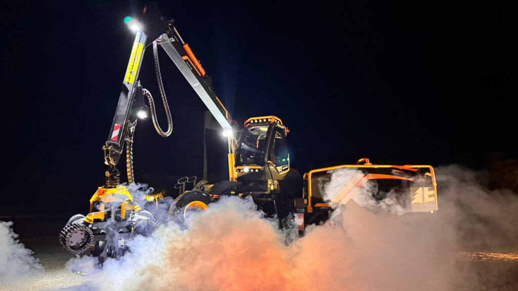 8-Radmaschine oder Pendelarmmaschine: EcoLog Harvester im Schweizer Wald