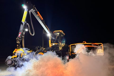 8-Radmaschine oder Pendelarmmaschine: EcoLog Harvester im Schweizer Wald